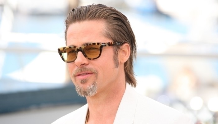 Gaya rambut slick back Brad Pitt Gatsby cocok untuk wawancara.