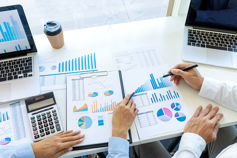 Budget analysts hired for an accounting job